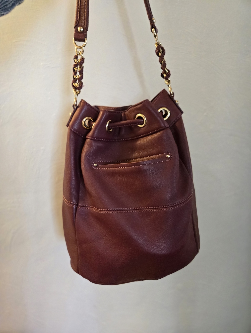 B. Makowsky Bordeaux Quilted Glove Leathe Bucket Bag - Gold Hardware - Picture 3 of 7